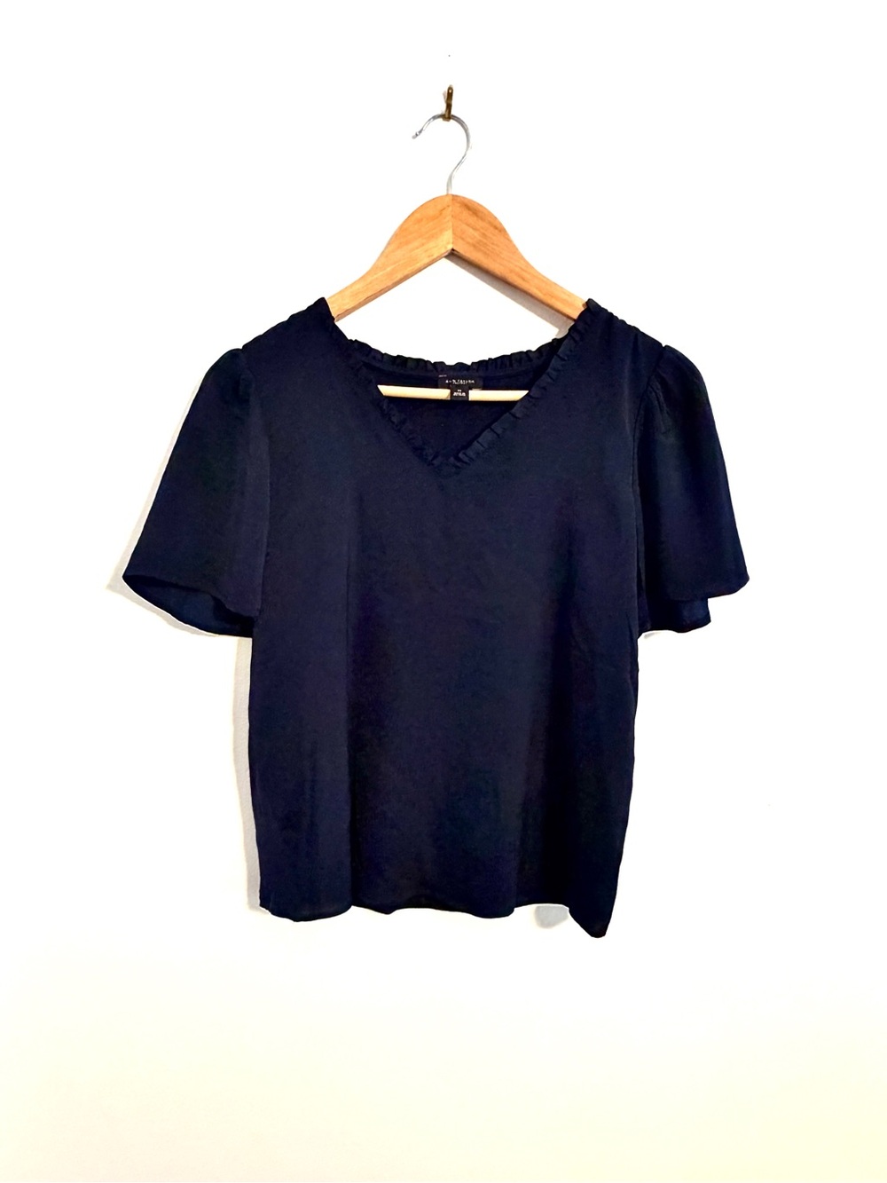 Ann Taylor • Navy V-Neck Short Sleeve Top